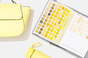 Pantone_Paper_Traveler_geel_1-300x200.jpg